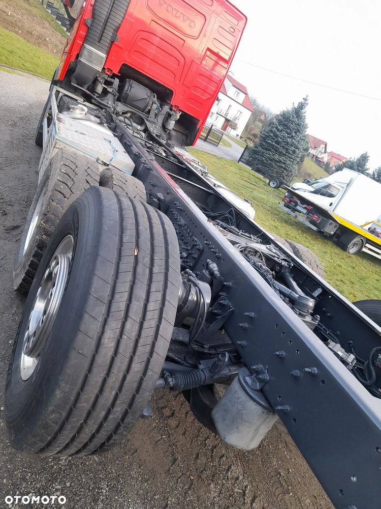 Volvo FH 16 650koni 6x2 OŚ SKRĘTNA PODNOSZONA // JEDYNY TAKI// RAMA DO ZABUDOWY// HDS dzwig żuraw do lasu drewna tarcicy // DO ŻYWCA// asenizacyjny// HOLOWNIK// FULL opcja ze SZWAJCARI - 19