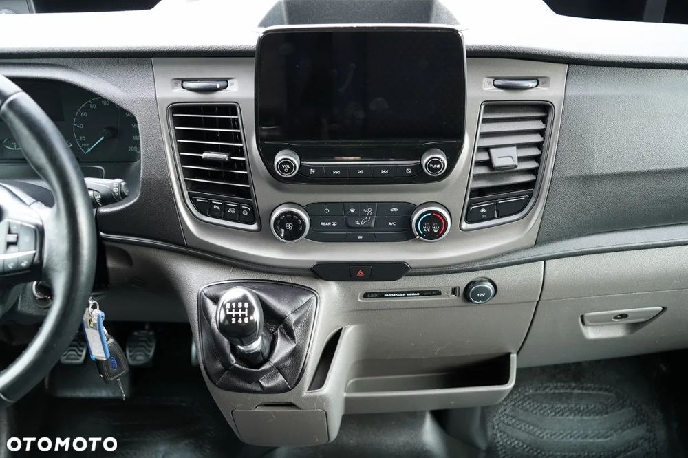 Ford TRANSIT / 6 miejsc / BRYGADÓWAKA  + Najazd na wózek / Dla osób niepełnosprawnych / 2021 / PO KONTRAKCIE SERWISOWYM - 25