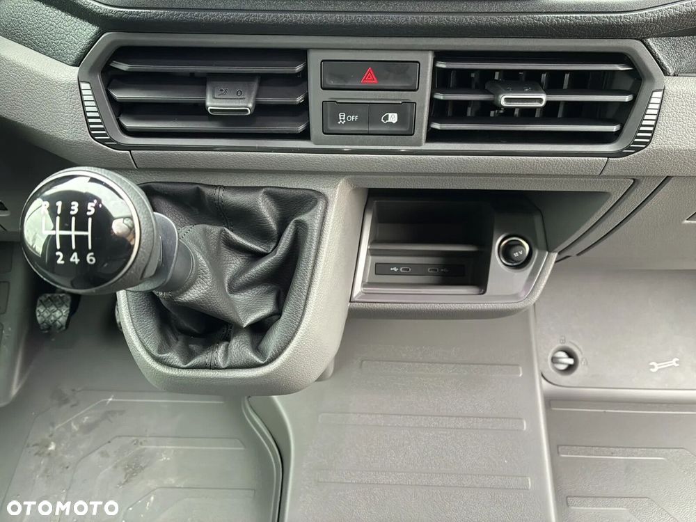 Volkswagen Crafter 35 Furgon L4H3, 2.0BiTDI 177KM, Wysoki dach, r. o. 4490mm - 31