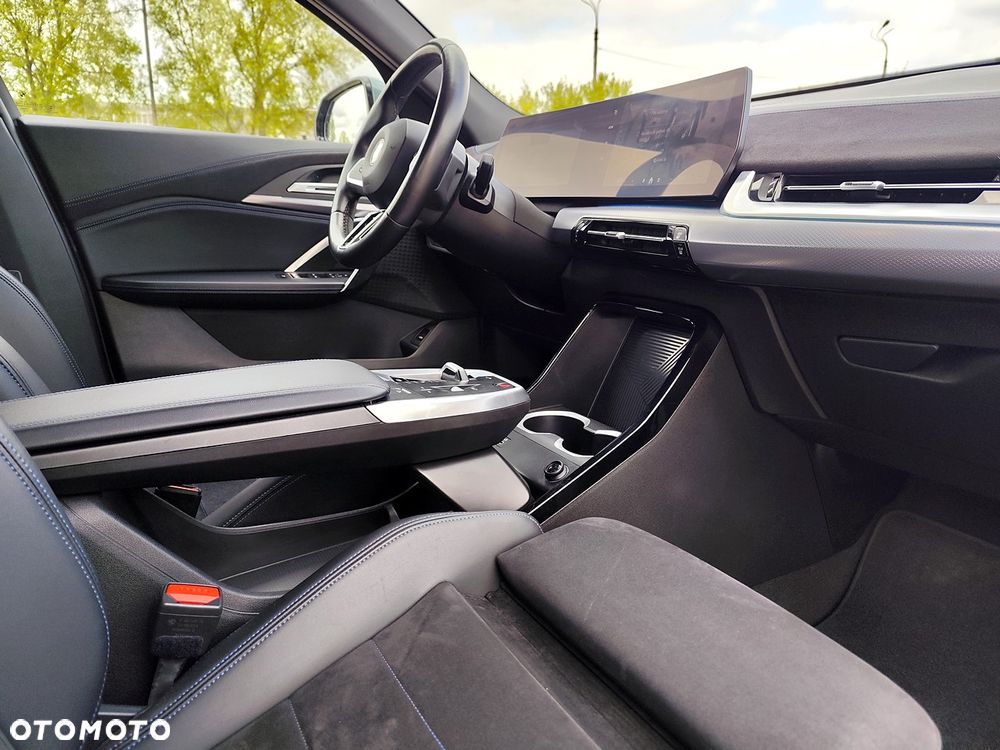 BMW iX2 xDrive30 66.5kWh M Sport - 12