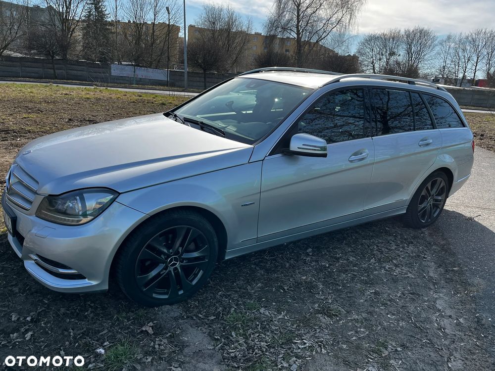 Mercedes-Benz Klasa C 180 CGI BlueEff Avantgarde - 5