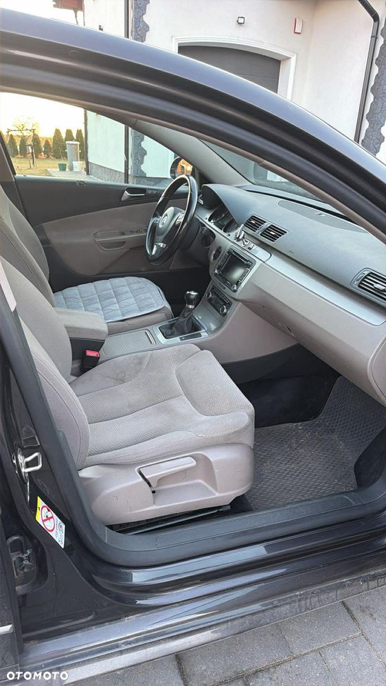 Volkswagen Passat 2.0 TDI Comfortline R-Style - 4