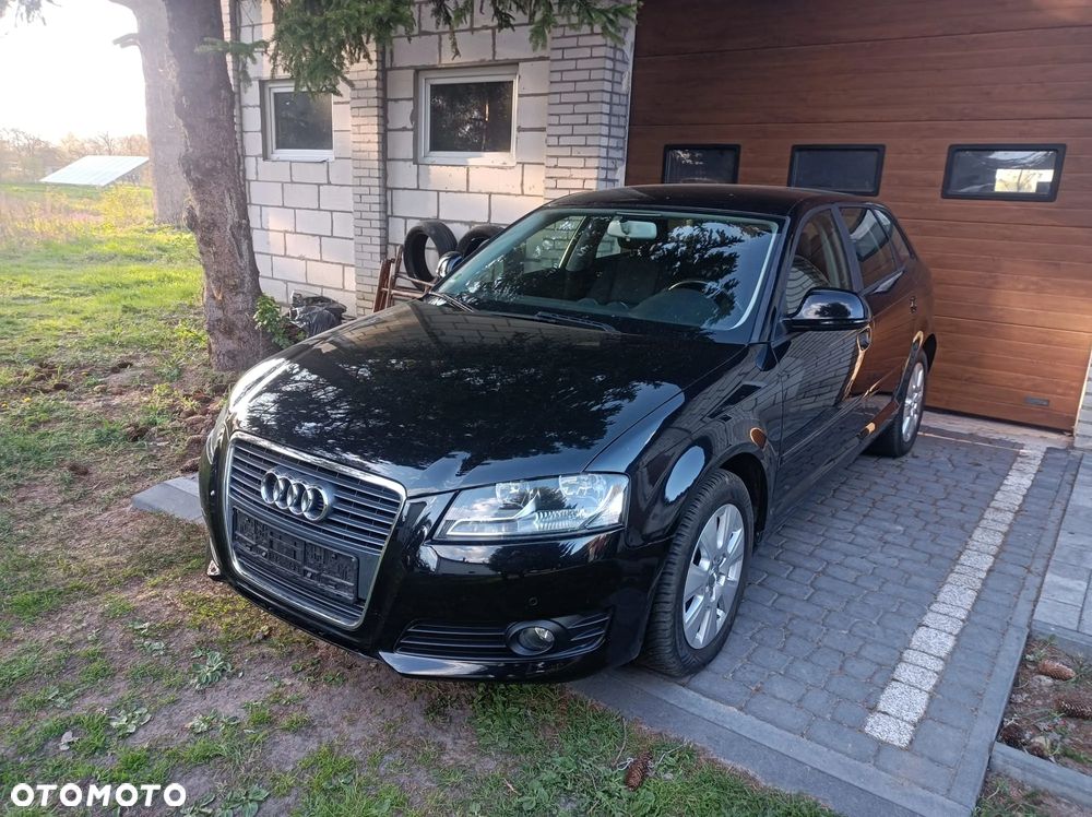 Audi A3 Sportback 1.6 TDI DPF Ambiente - 2