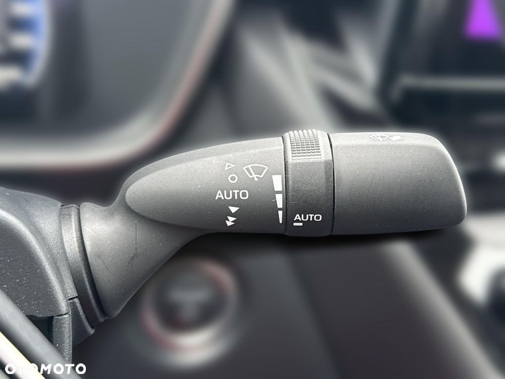 Toyota Corolla 1.8 Hybrid Comfort - 23