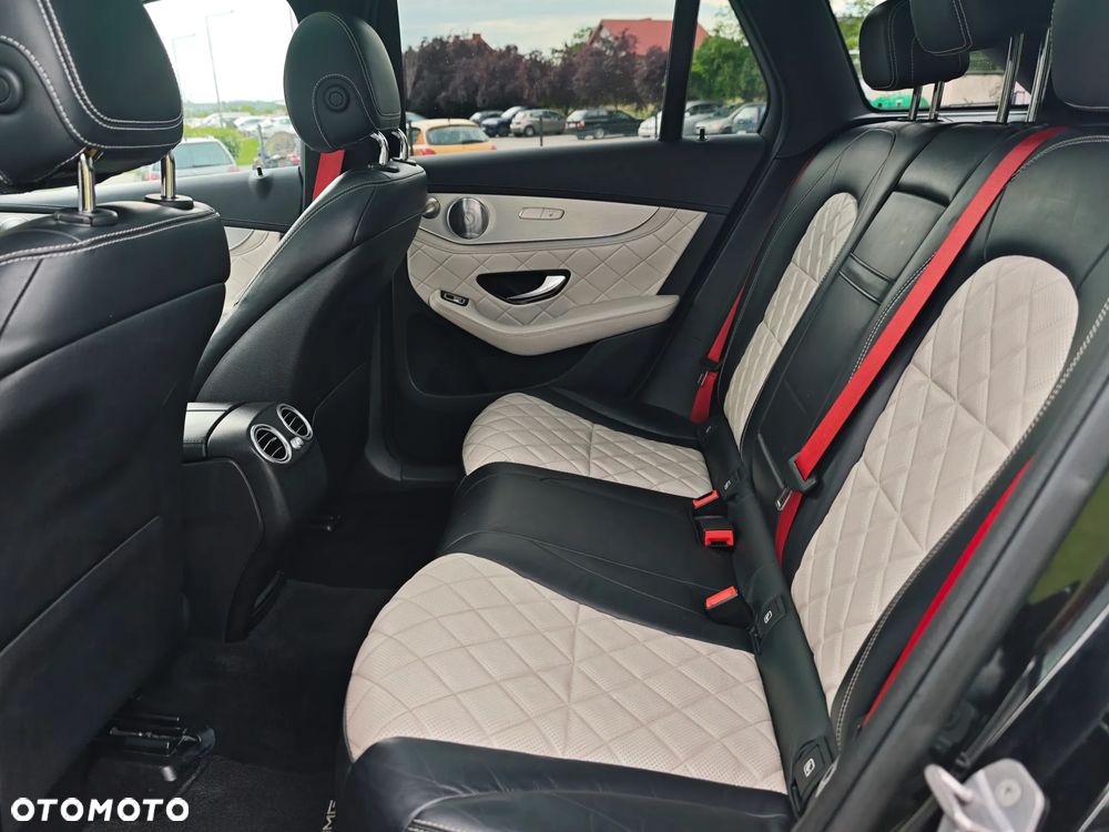 Mercedes-Benz GLC - 32