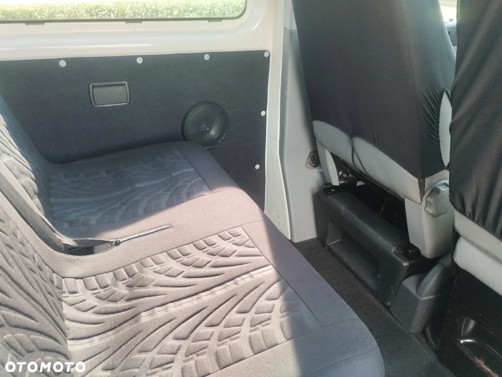 Volkswagen Transporter - 8