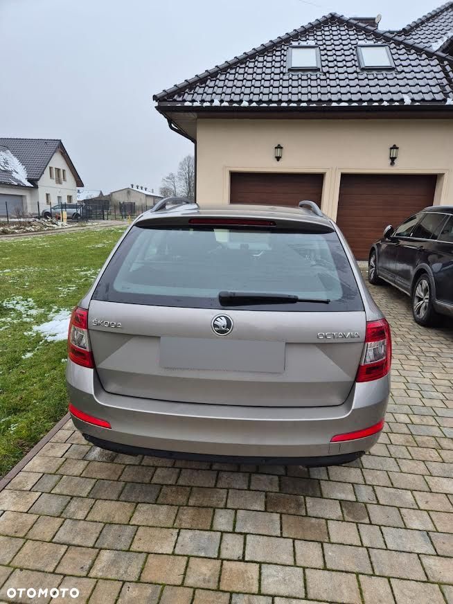 Skoda Octavia 2.0 TDI Elegance DSG - 1