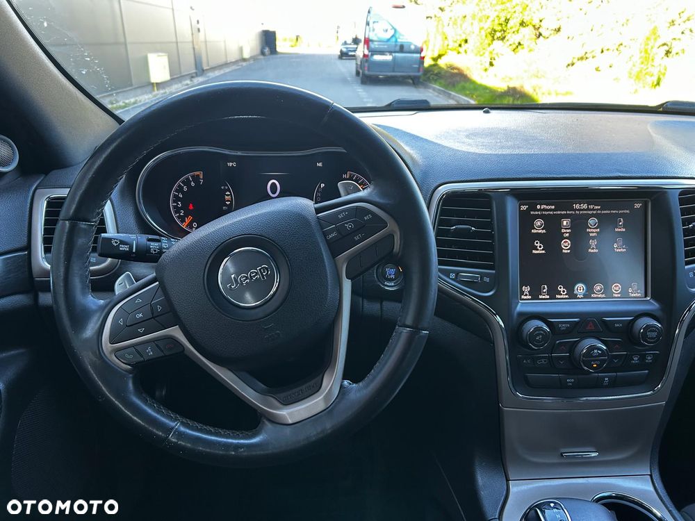 Jeep Grand Cherokee - 26
