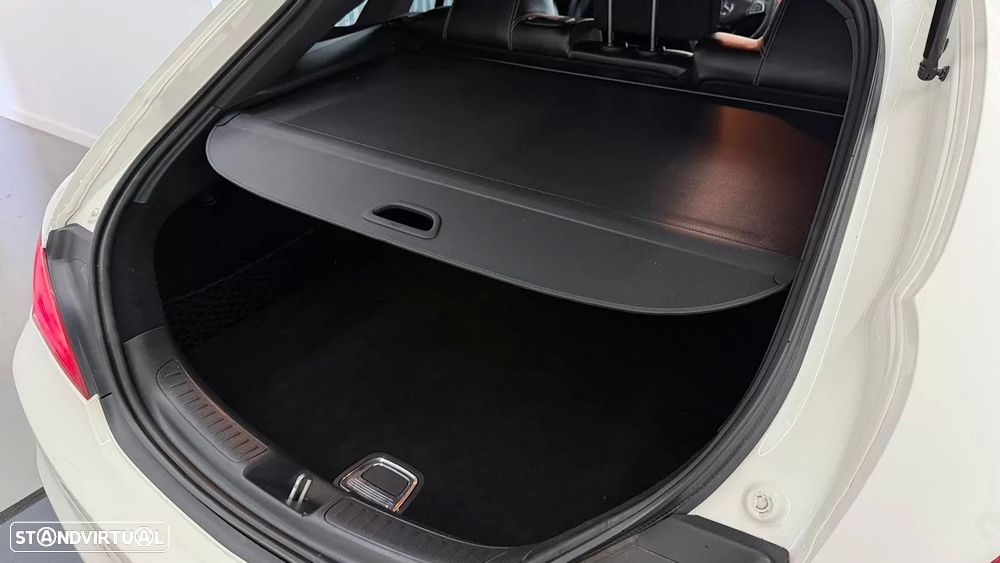 Mercedes-Benz CLA 200 d Shooting Brake AMG Line - 33