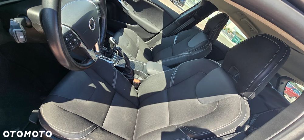 Volvo V40 T3 Drive-E Momentum - 13