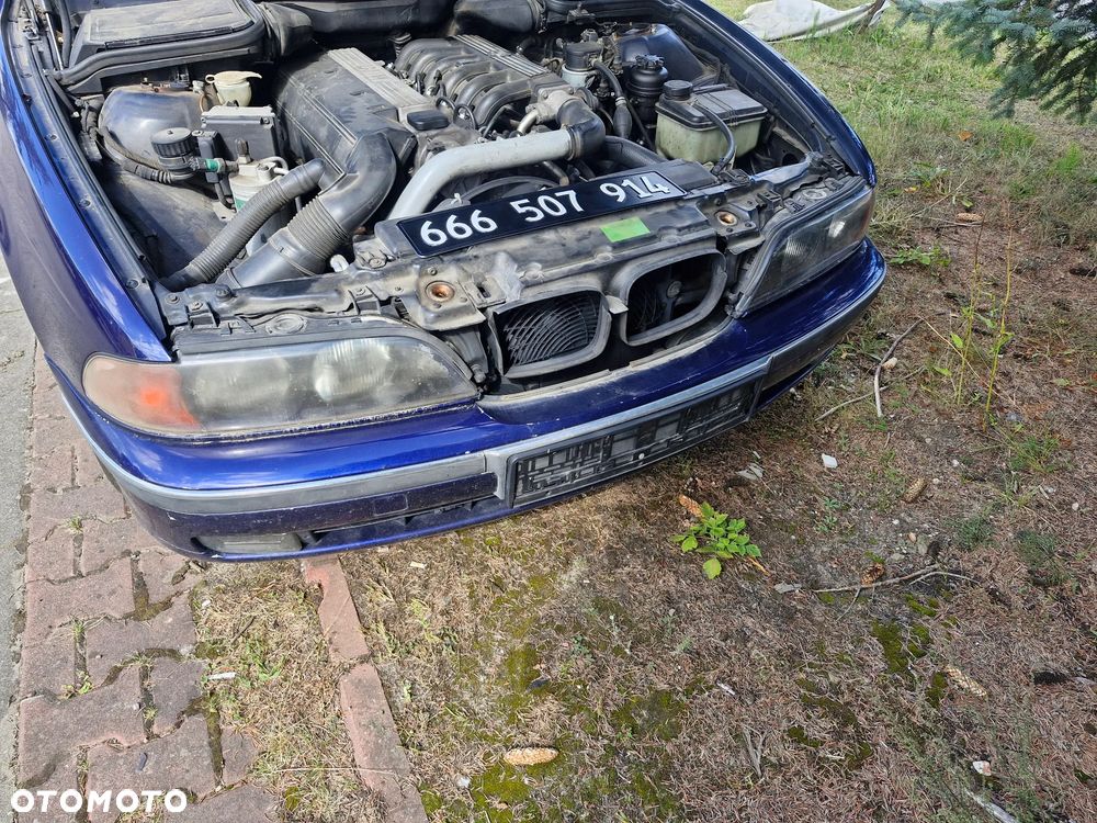 BMW E39- pojazd na części: maska, zderzak, drzwi, szyby, lusterka, chłodnica ... - 4