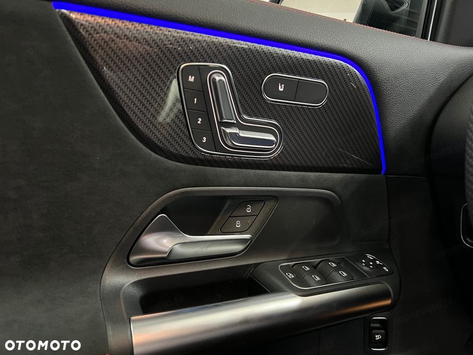 Mercedes-Benz GLA - 17