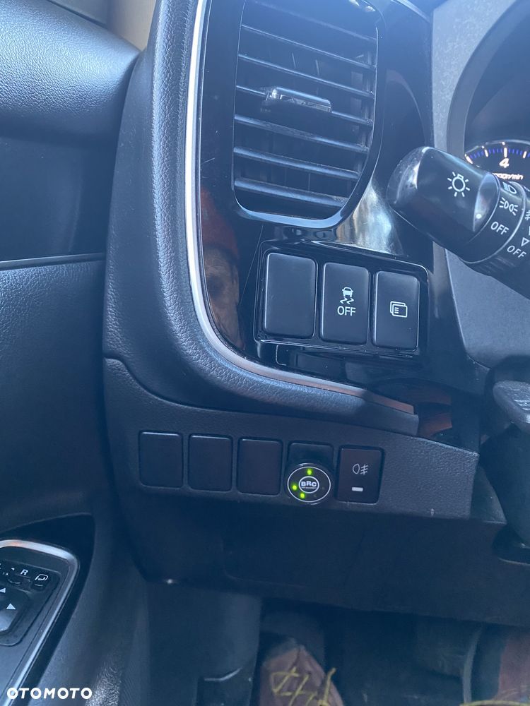 Mitsubishi Outlander - 13