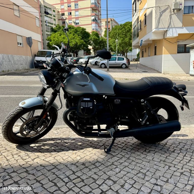 Moto Guzzi V7 Stone - 28