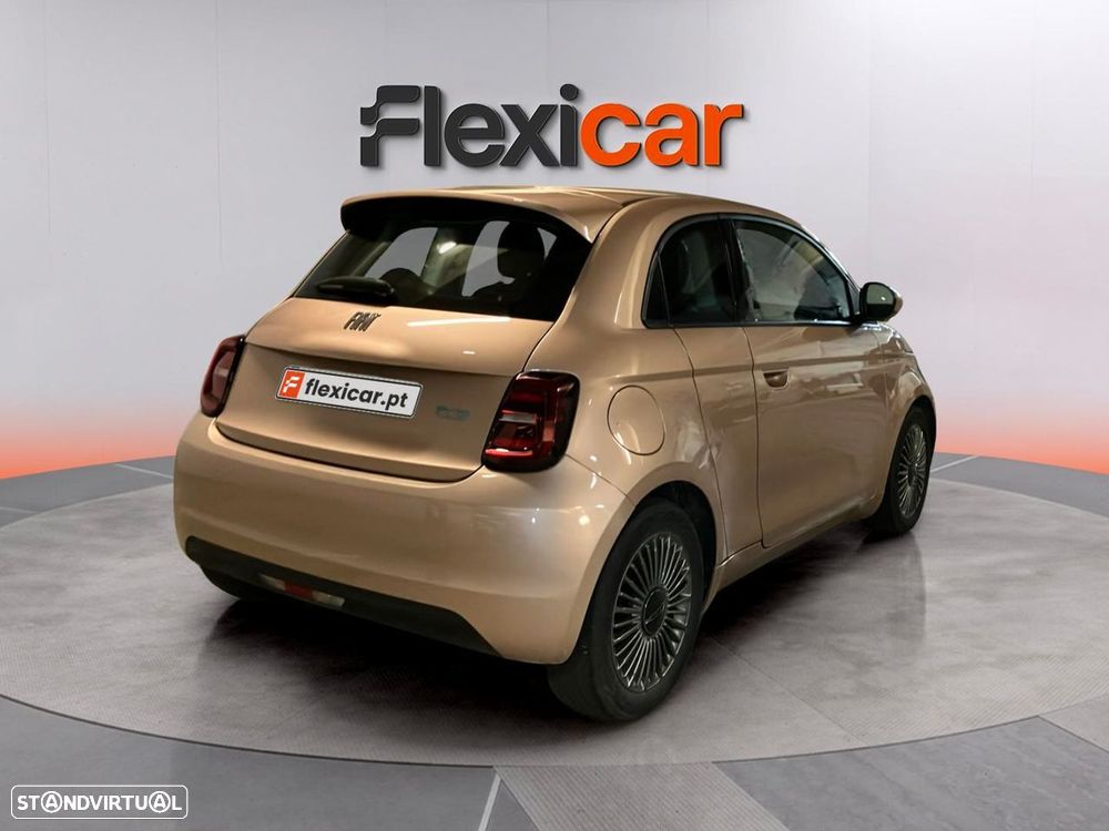 Fiat 500e 42 kWh Icon — fotografia 8