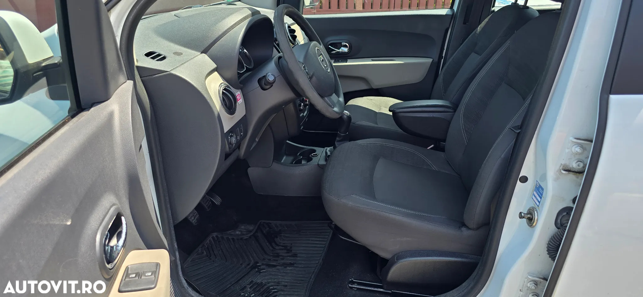 Dacia Lodgy 1.5 dCi 90 CP Laureate - 8