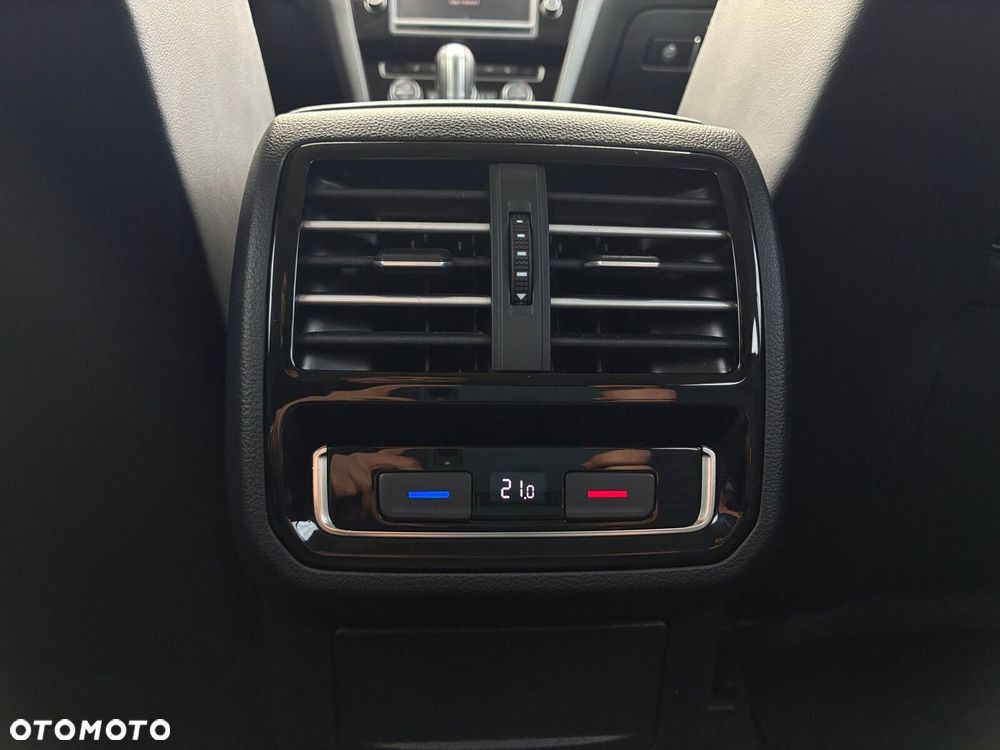 Volkswagen Passat Variant 2.0 TDI Bi-Turbo BMT 4Mot Highline DSG - 30