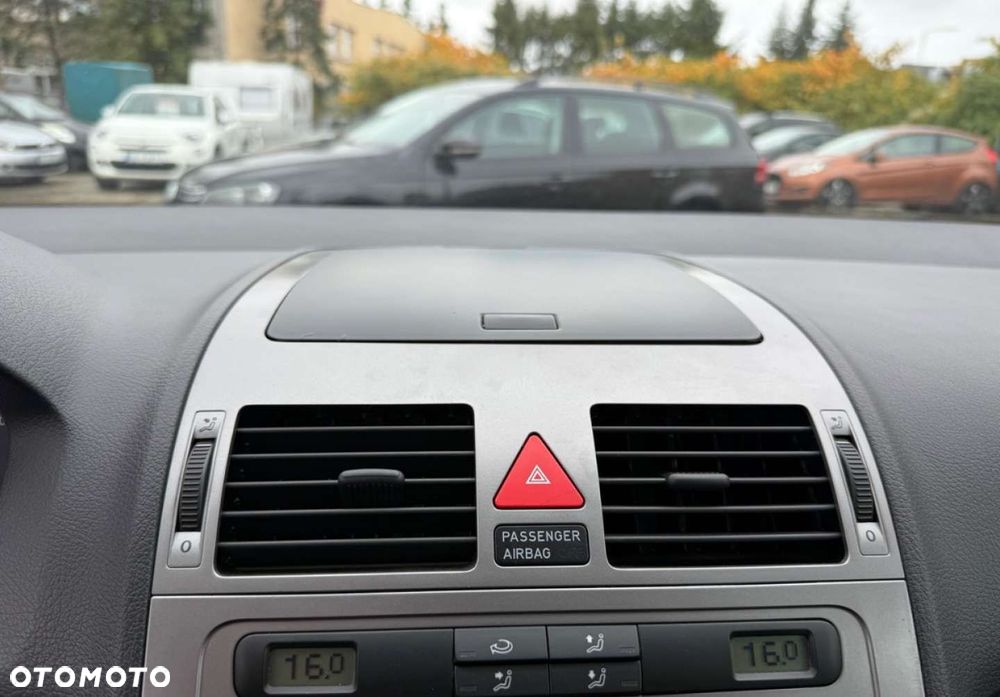 Volkswagen Touran - 16