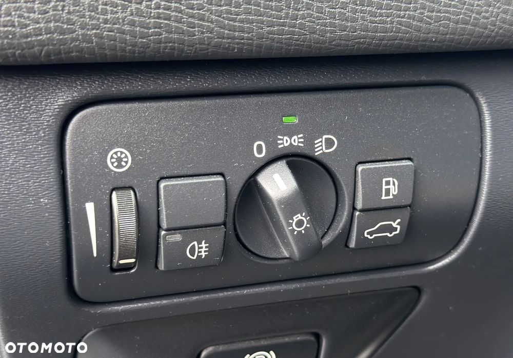 Volvo XC 60 D5 AWD RDesign - 19