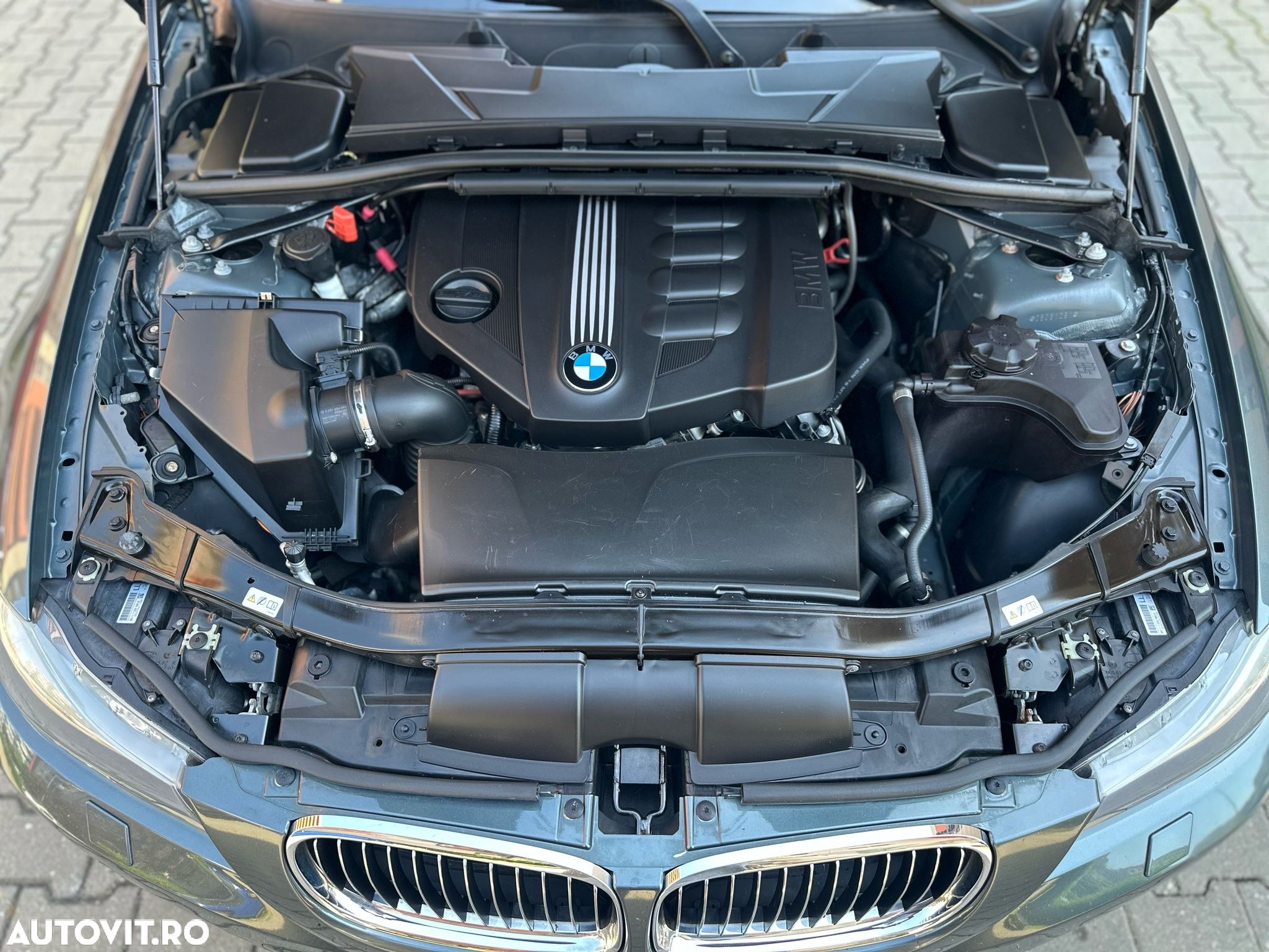 BMW Seria 3 318d DPF Touring - 10