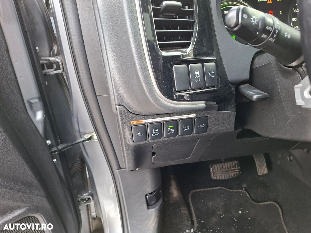 Mitsubishi Outlander 2.0 4WD Top - 15