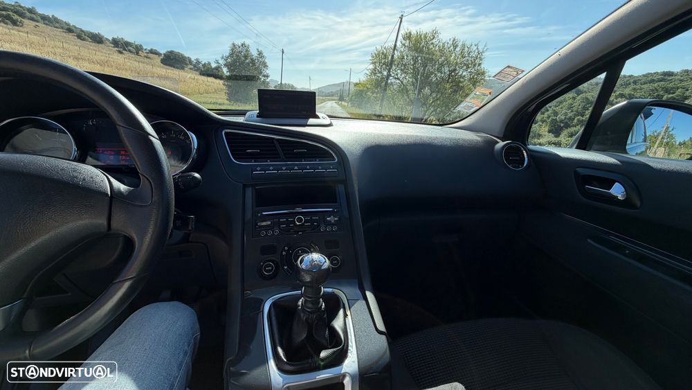 Peugeot 5008 1.6 HDi 7L Allure J17 - 28