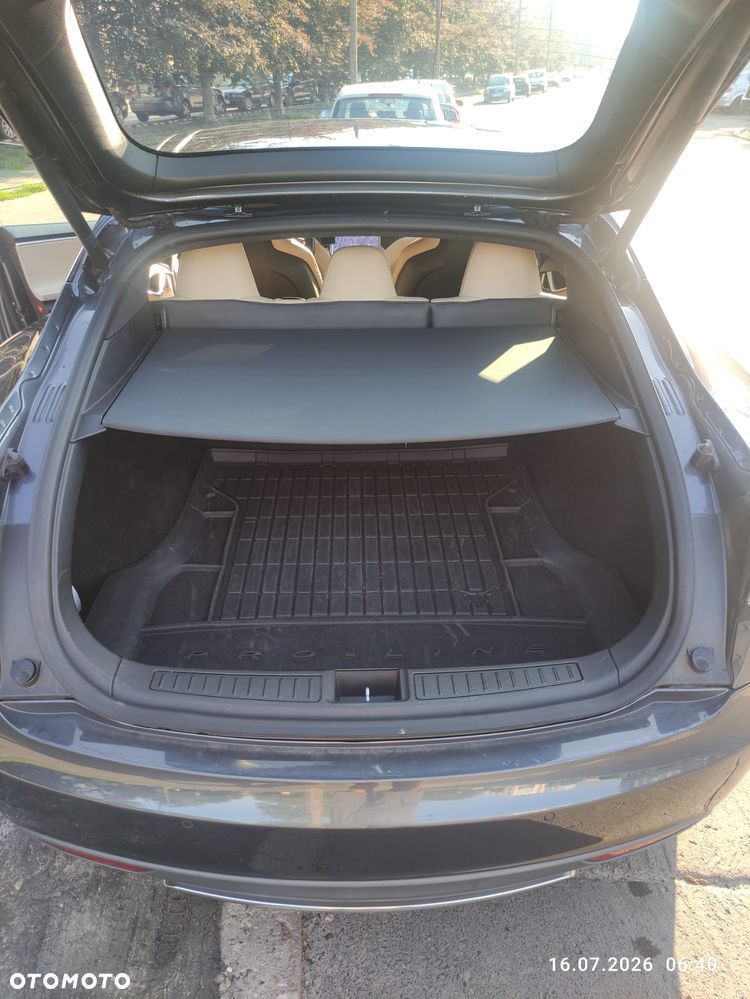 Tesla Model S 85 D - 6
