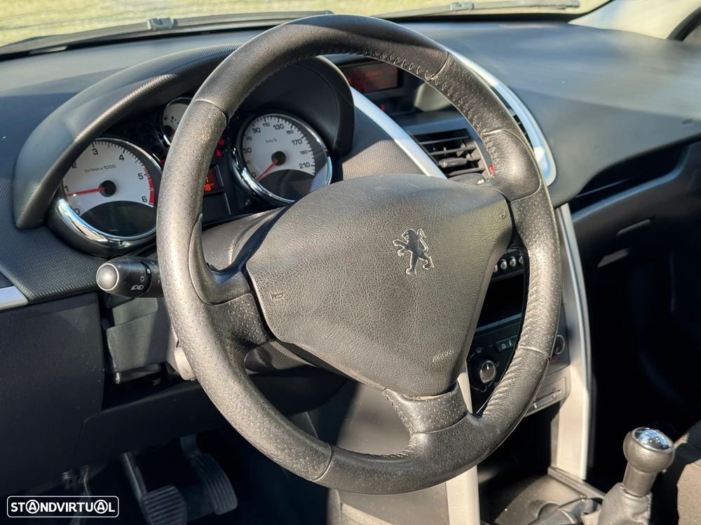 Peugeot 207 1.4 HDi Premium - 14