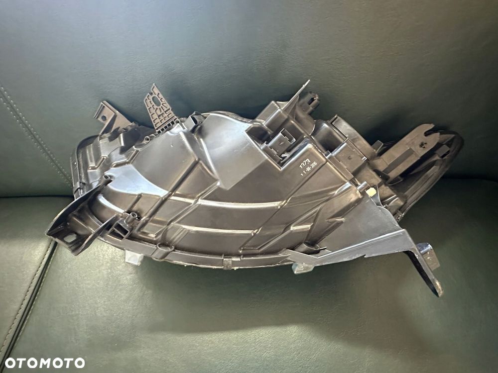 LAMPA PRAWA RENAULT CAPTUR 13-17 260100947R - 8