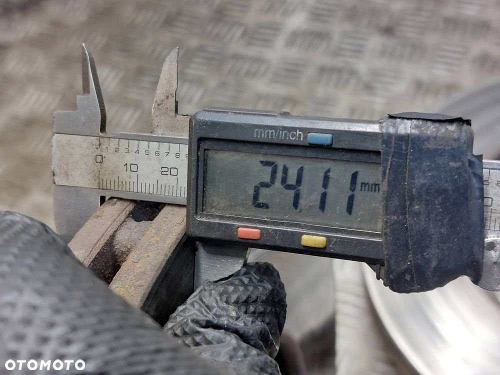 TARCZE HAMULCOWE PRZÓD + KLOCKI + ZACISKI AUDI A4 B8 2.0 TDI - 8