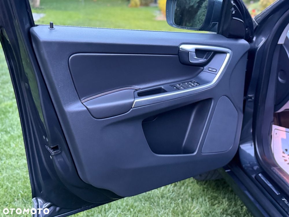 Volvo XC 60 D4 Drive-E Momentum - 27
