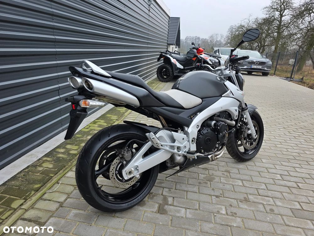 Suzuki GSR - 3