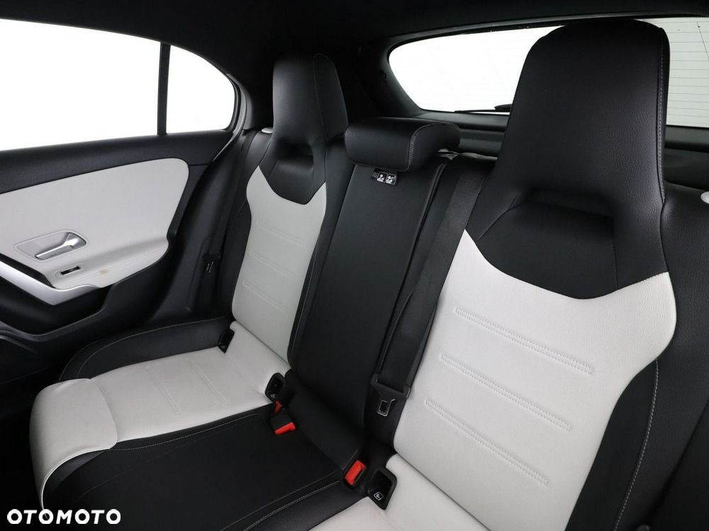Mercedes-Benz Klasa A 250 7G-DCT - 18