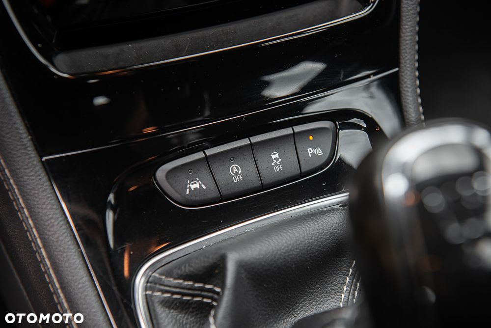 Opel Astra 1.4 T Dynamic S&S - 27