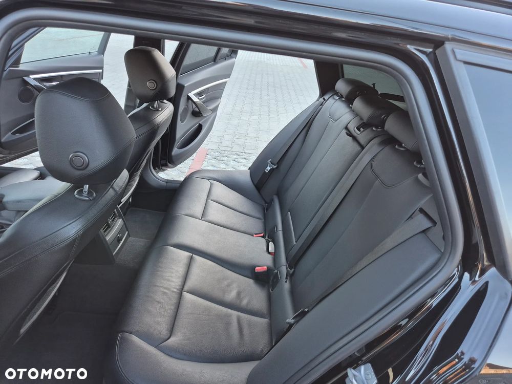 BMW Seria 3 330d Edition M Sport Shadow - 32