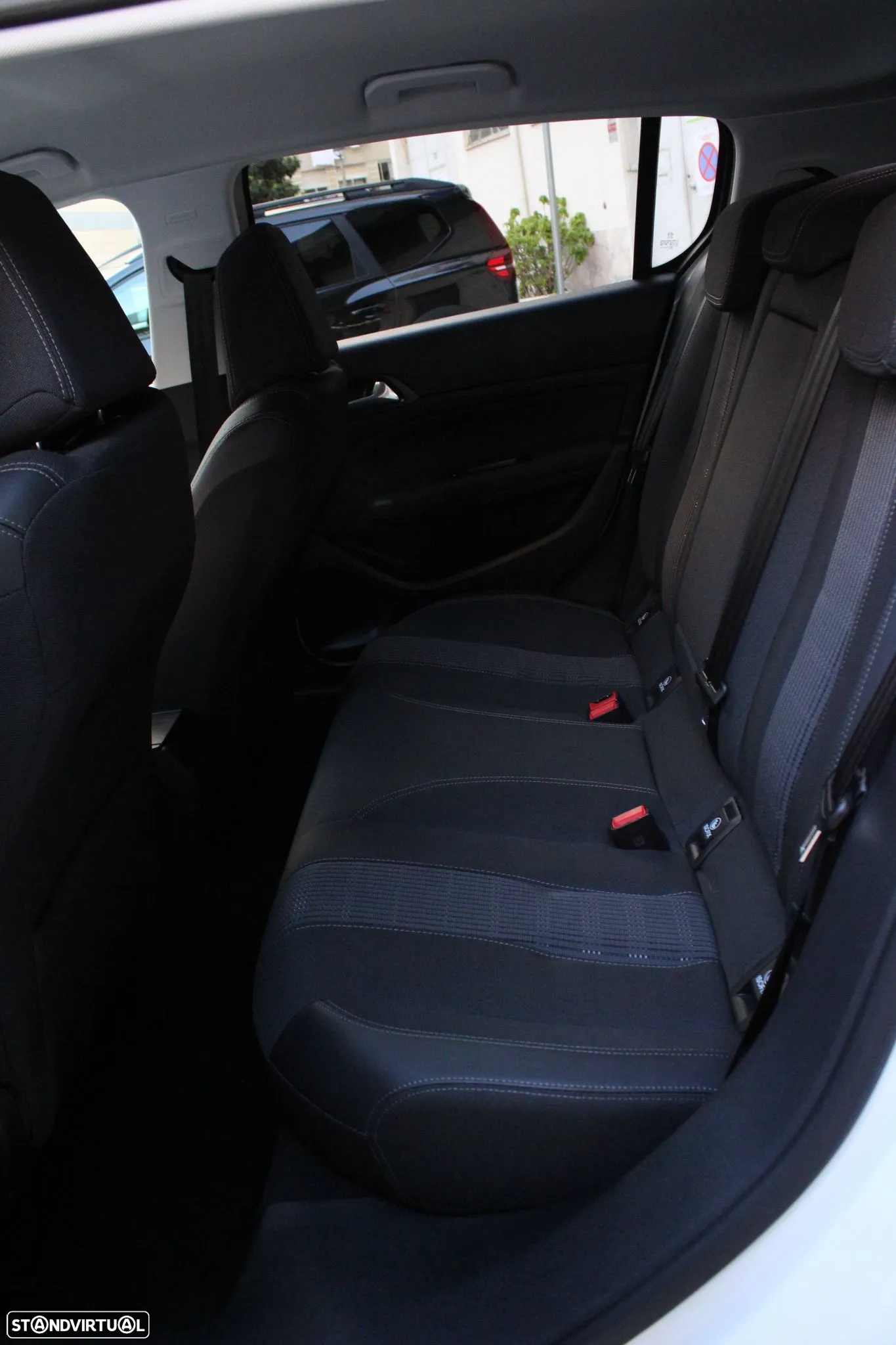 Peugeot 308 1.2 PureTech Allure EAT8 - 31
