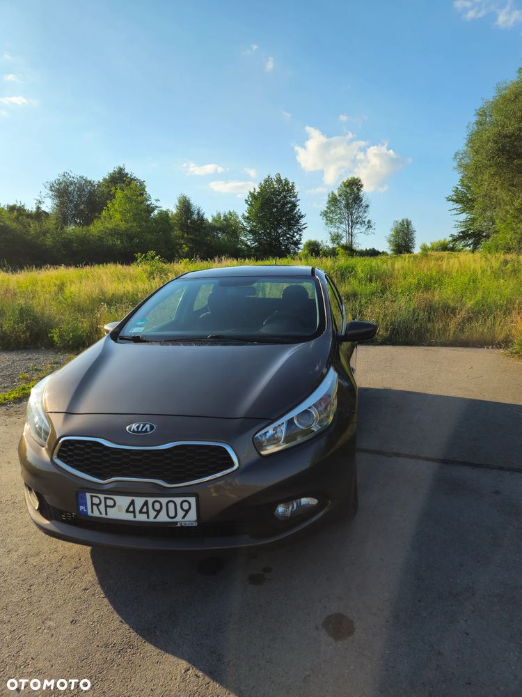 Kia Ceed - 11