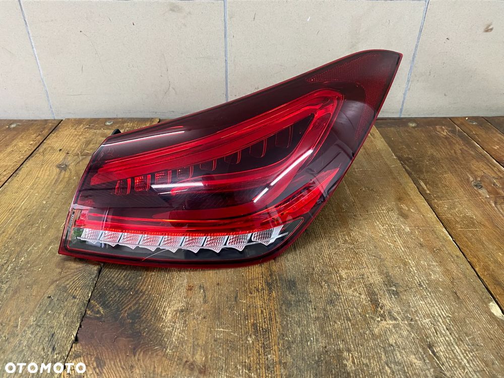 MERCEDES cla 118 lampa tylna prawa led  A 1189067600 - 1
