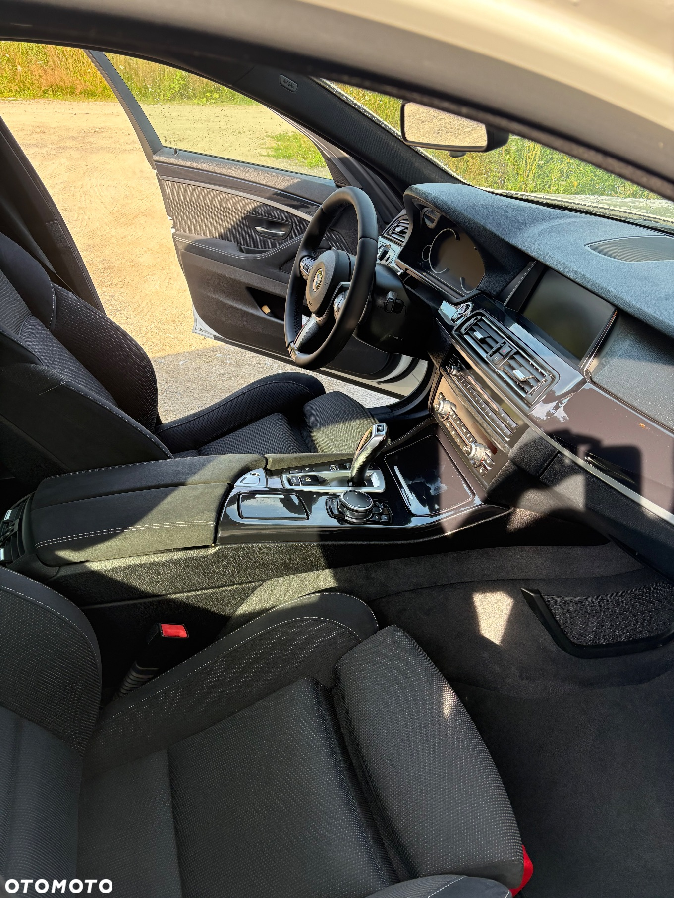 BMW Seria 5 520d xDrive - 14