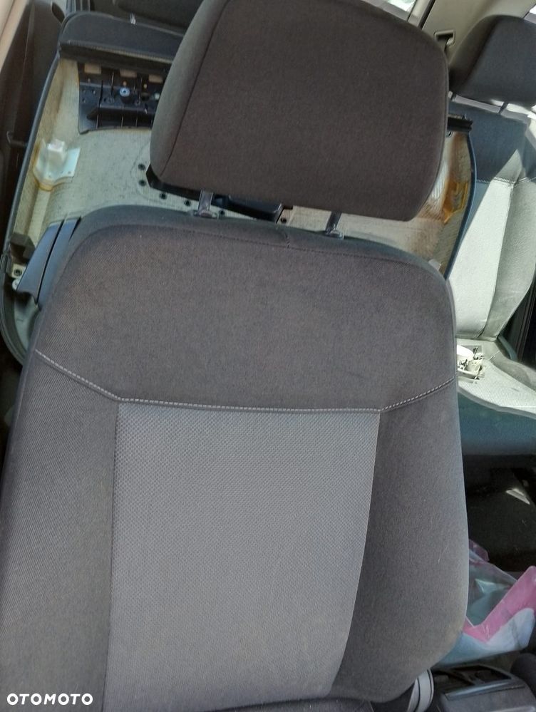 Opel Zafira B (05-08r.) 1.9CDTI 119KM. Silnik LPM Z19DT 5153631 Skrzynia MZ4 /  M32   [Przeł. 3.65] (OEM 55561228) lakier Z20Z (Z 20Z) (20Z), 4DU .Cały na części.GWARANCJA !!! Przód Tył Zestaw Komplet Drzwi Klapa Zderzak Błotnik Maska Grill Atrapa Szyba Pas Lampa Lusterko Boczki Fotel Kanapa Kokpit Deska Rozdzielcza Przełącznik Włącznik Sterownik Przewody Wiązka Instalacja Moduł Komputer Czujnik Listwa Pompa Alternator Wtryski Głowica Rozrusznik Kompresor Sprzęgło Dwumas Silnik Skrzynia ABS Klimatyzacji Paliwa Wspomagania Kolektor Turbina Przepustnica Zawór Chłodnica Koło Hak Belka Sanki Zawieszenie Mcpherson Półoś Amortyzator Wydech Tłumik Zacisk Most - 7