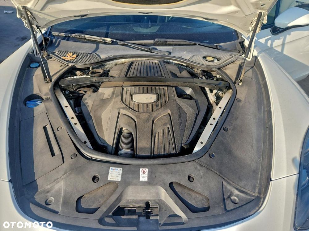 Porsche Panamera 4 - 12