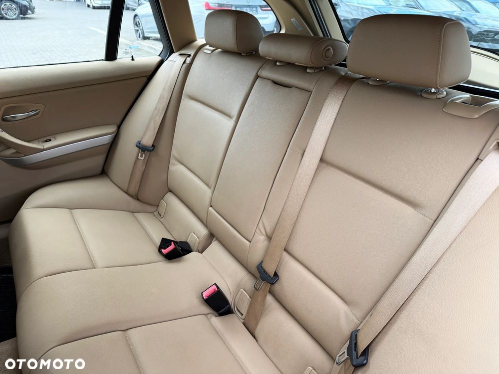 BMW Seria 3 318d Touring Sport Line - 29