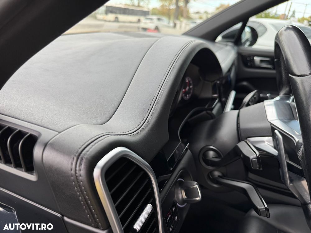 Porsche Cayenne Tiptronic S Platinum Edition - 14
