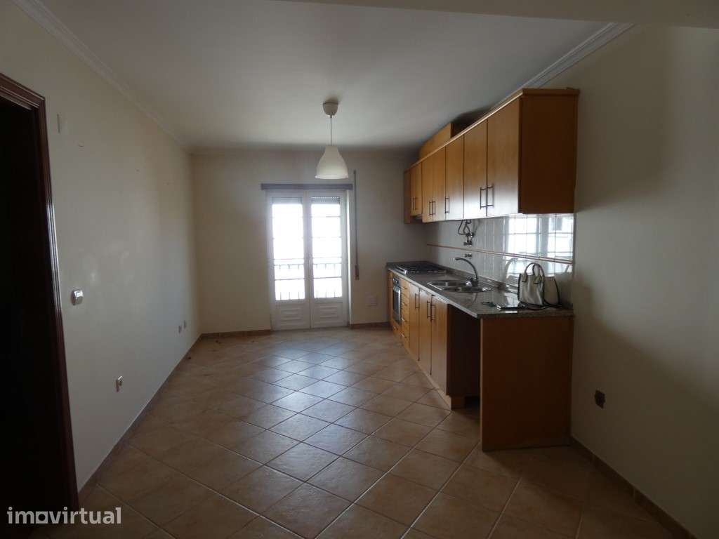 Prédio com Loja e Dois Apartamentos no Coração do Fundão - Grande imagem: 3/43