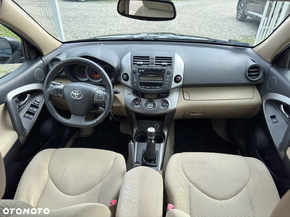 Toyota RAV4 2.2 D-4D Sol - 26