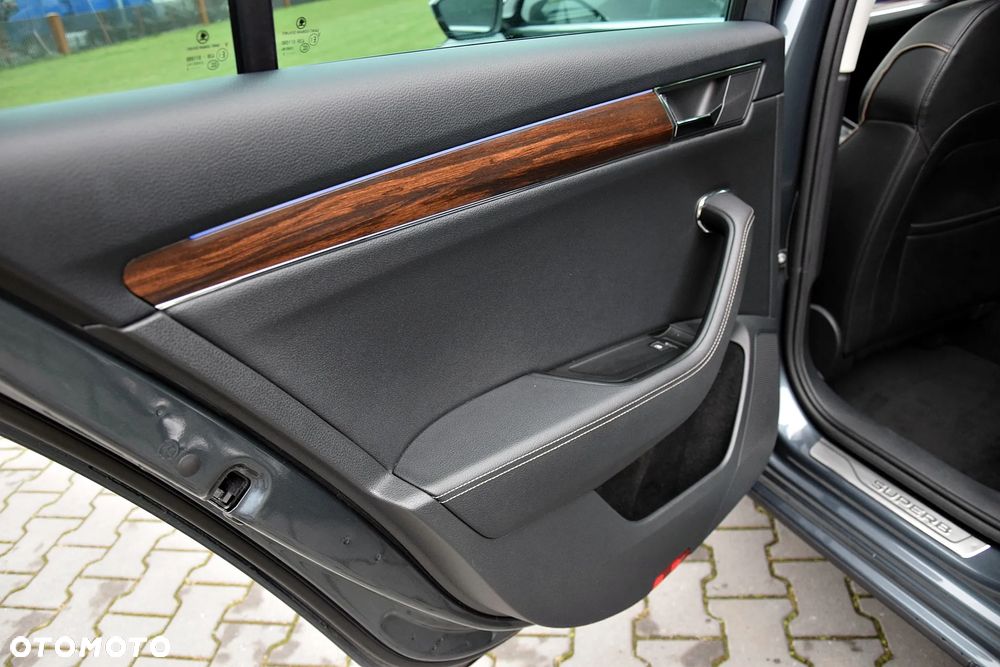 Skoda Superb 2.0 TDI 4x4 DSG Scout - 17
