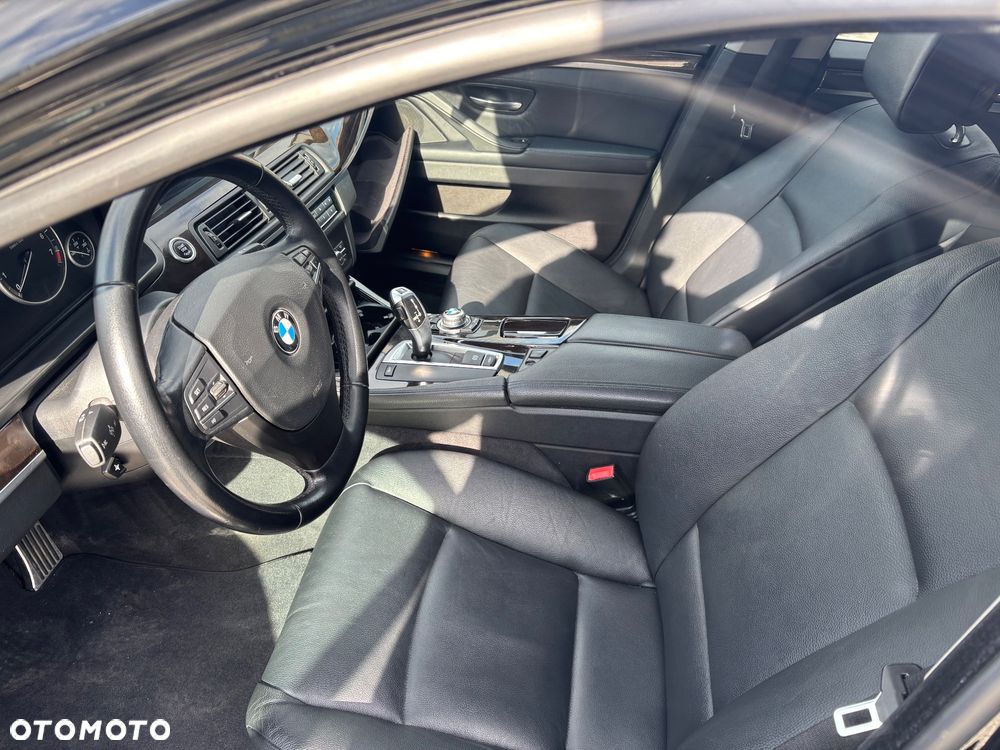 BMW Seria 5 528i - 11