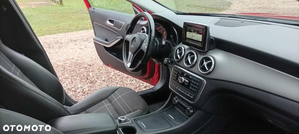 Mercedes-Benz GLA 250 4Matic 7G-DCT StreetStyle - 11