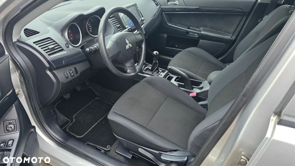 Mitsubishi Lancer 1.6 Invite - 10