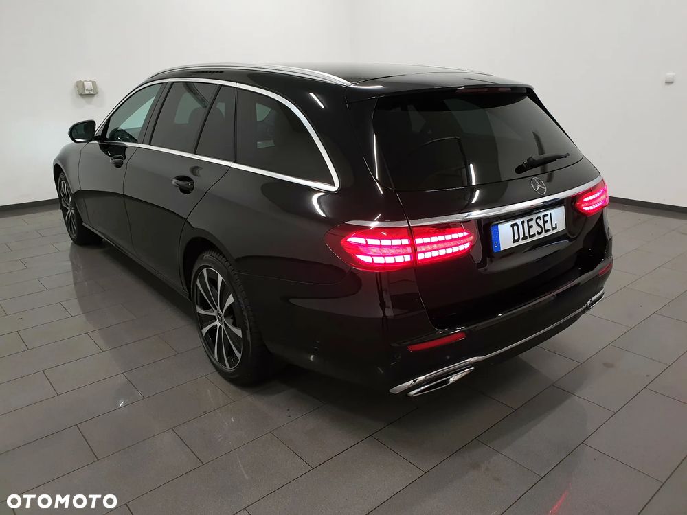 Mercedes-Benz Klasa E 300 de 4Matic 9G-TRONIC AMG Line - 4